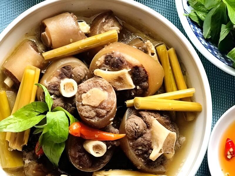 Đuôi bò hon-duoc-ban-tai-Quán Lẩu Bò A Cứ 2