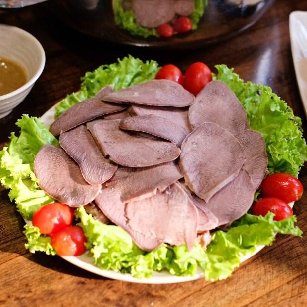 Lưỡi chấm ruốc-duoc-ban-tai-Quán Lẩu Bò A Cứ 2