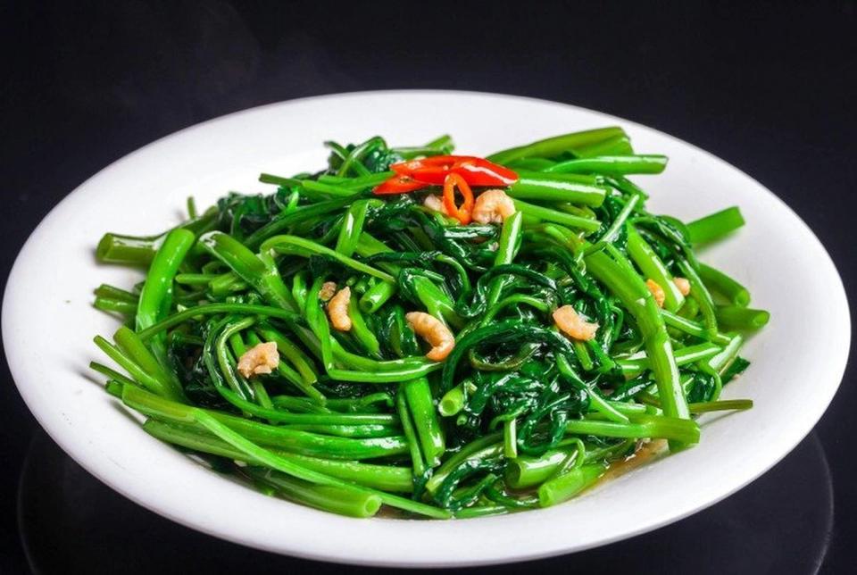 Rau muống/cải xào tỏi-duoc-ban-tai-Quán Lẩu Bò A Cứ 2