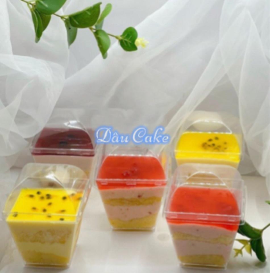 Mousse-duoc-ban-tai-Dâu cake bakery