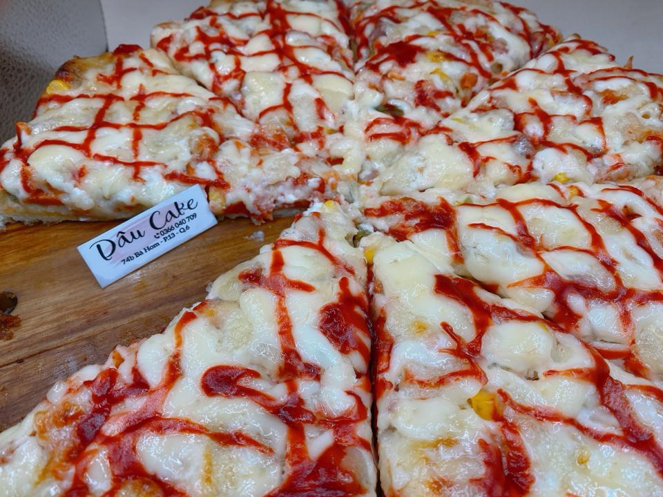 Pizza tam giác-duoc-ban-tai-Dâu cake bakery
