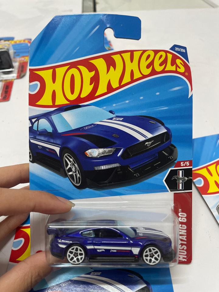 Hot wheels 2025 Custom 18 Ford Mustang GT 211/250-duoc-ban-tai-GARAGE TOYS