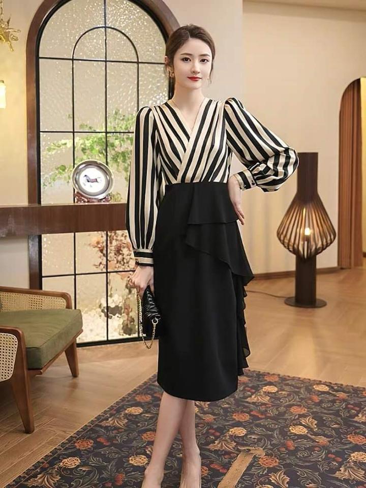 Đầm đen lụa phối sọc-duoc-ban-tai-LUCE STYLE - Thời Trang Nam Nữ