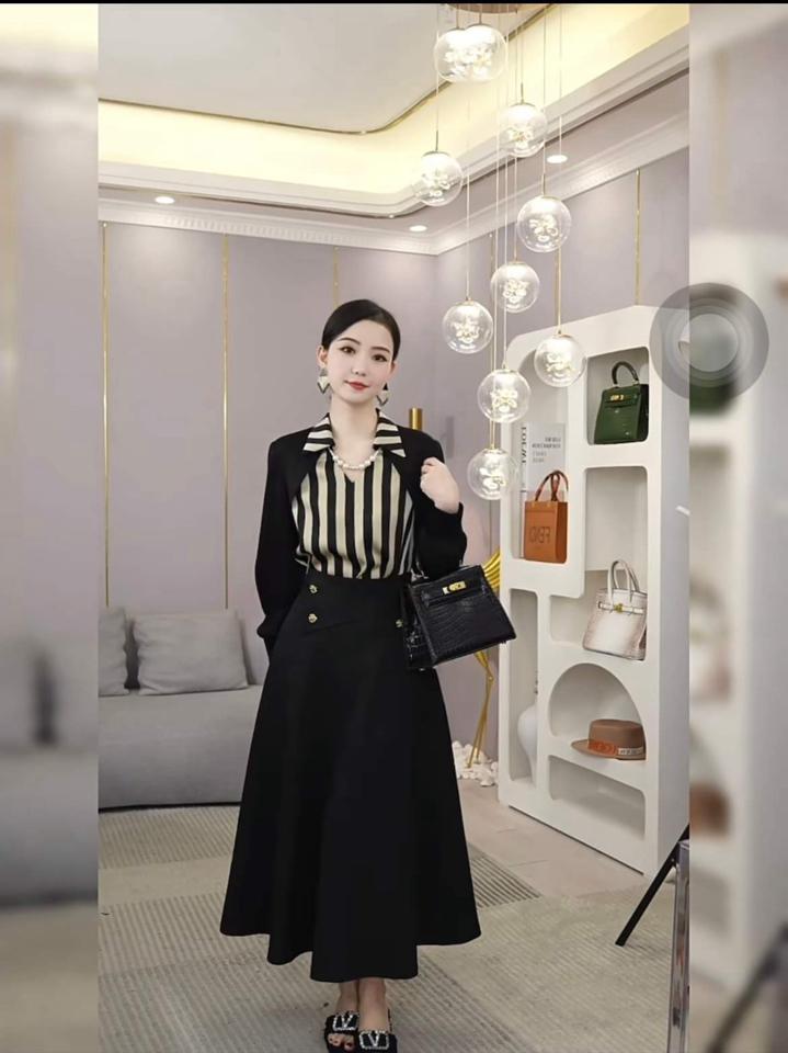 Chân váy đen dài 4 cúc-duoc-ban-tai-LUCE STYLE - Thời Trang Nam Nữ