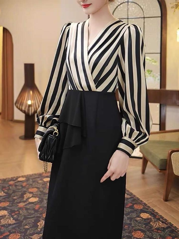 Đầm đen lụa phối sọc-duoc-ban-tai-LUCE STYLE - Thời Trang Nam Nữ