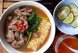 Mì nấu bò-duoc-ban-tai-HỒ CÂU HAI MO
