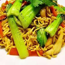 Mì xào rau-duoc-ban-tai-HỒ CÂU HAI MO