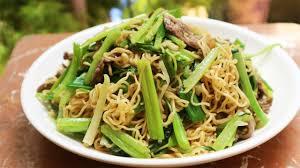 Mì xào bò-duoc-ban-tai-HỒ CÂU HAI MO