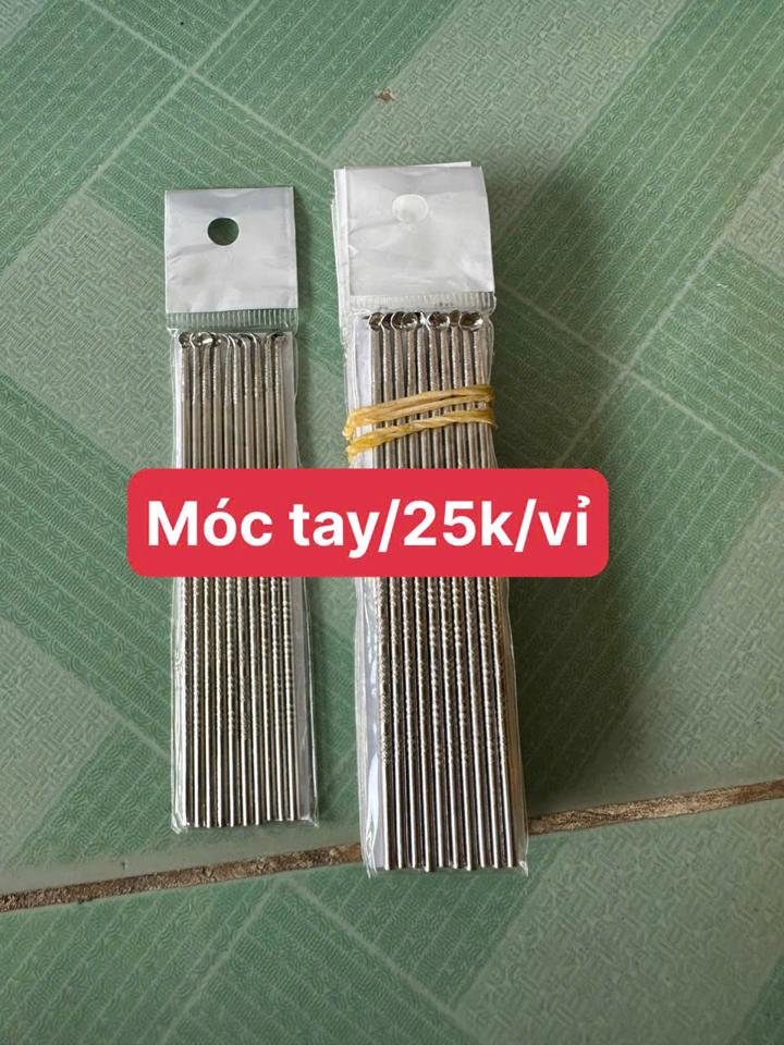 Móc tai inox/vỉ-duoc-ban-tai-Bé Chân 😘😘😘