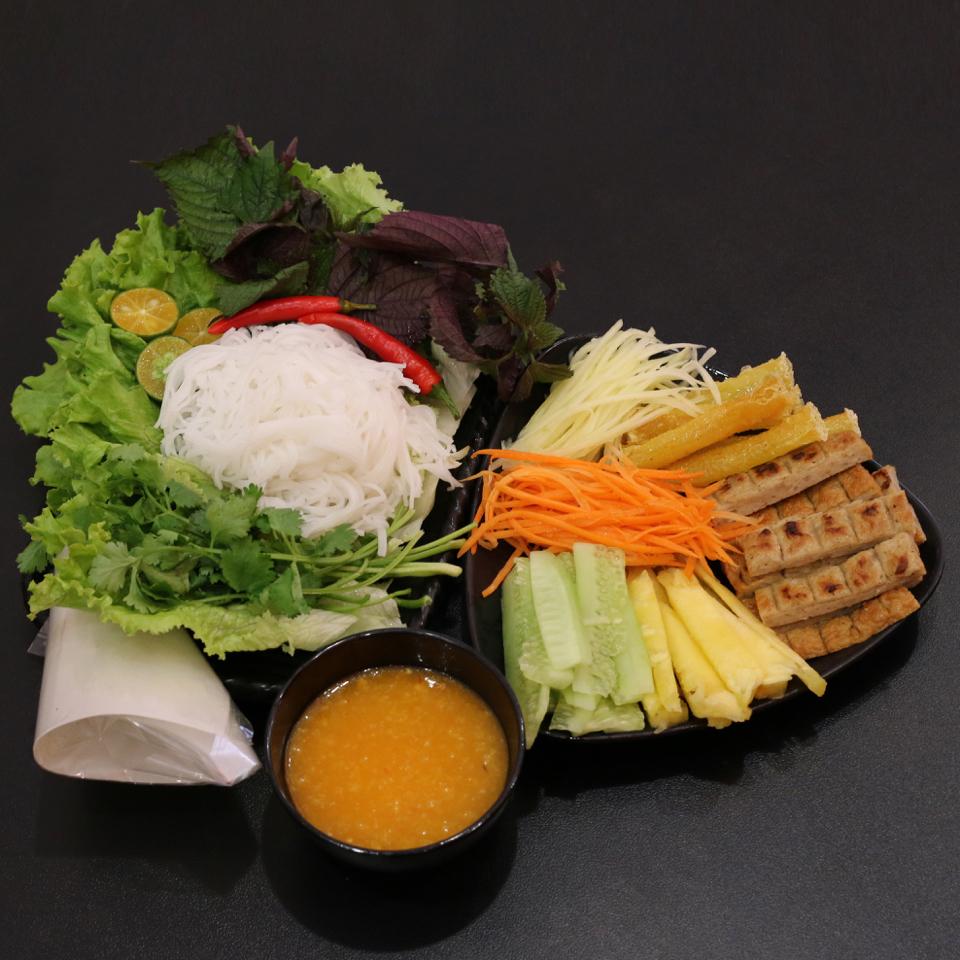 Nem nướng Nha Trang-duoc-ban-tai-Ngoan La Shop