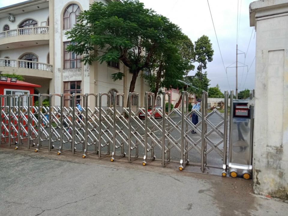 Cổng xếp điện inox 304 cao 1,6m-duoc-ban-tai-CÔNG TY HOÀNG ANH SEN