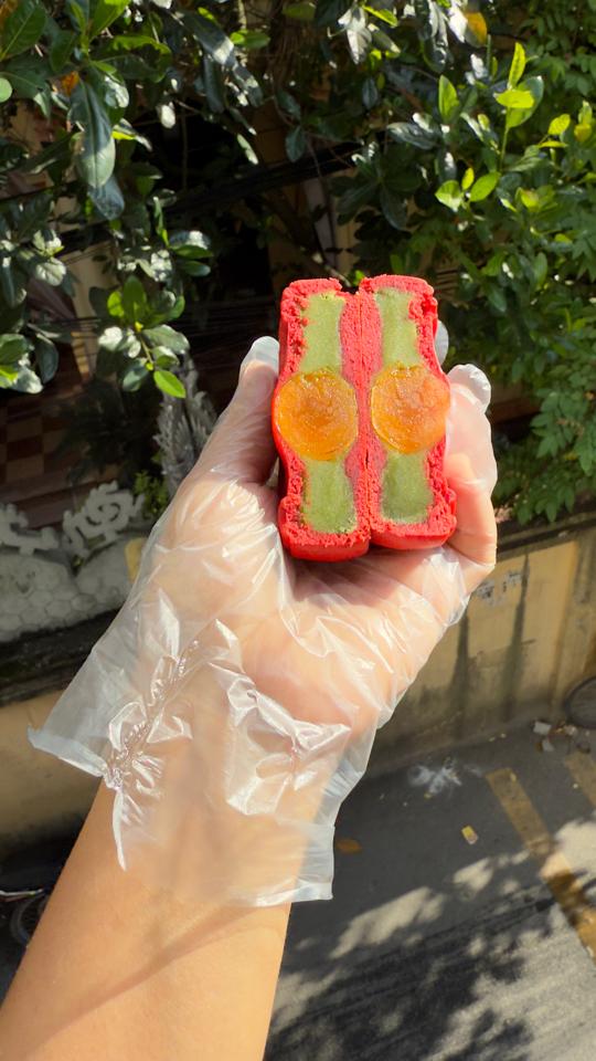 Bánh Sale Vỏ đỏ nhân trà xanh - trứng muối -duoc-ban-tai-Tiệm bánh Chum Chum - Ngọc Hồi