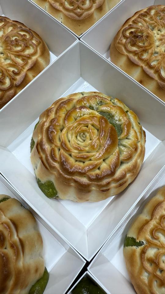 Bánh cốm xấu gái -duoc-ban-tai-Tiệm bánh Chum Chum - Ngọc Hồi