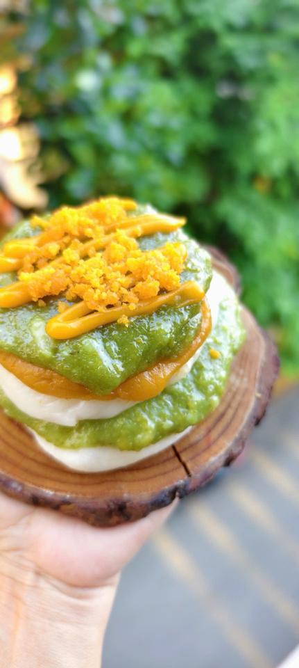 Mochi cốm trứng dẻo -duoc-ban-tai-Tiệm bánh Chum Chum - Ngọc Hồi