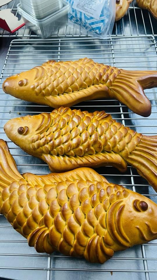 Bánh Cá chép -duoc-ban-tai-Tiệm bánh Chum Chum - Ngọc Hồi