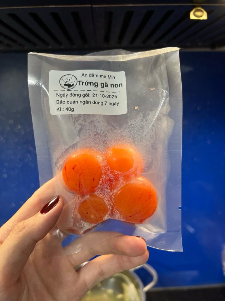 Trứng gà non -40g-duoc-ban-tai-Ăn dặm mẹ Min