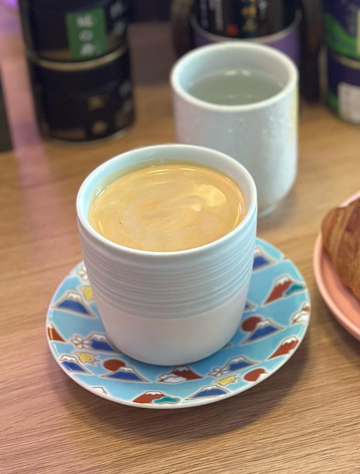 Dirty Latte-duoc-ban-tai-Untitled Espresso Bar Hanoi