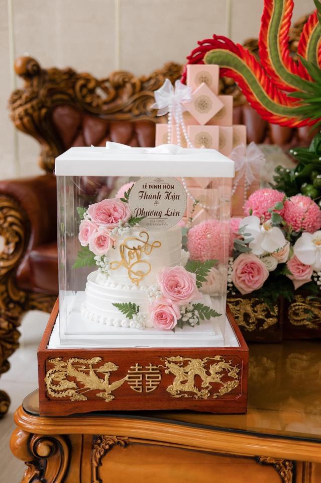 Hộp mica vuông 30 x cao 35cm-duoc-ban-tai-Phạm Thuỳ Linh
