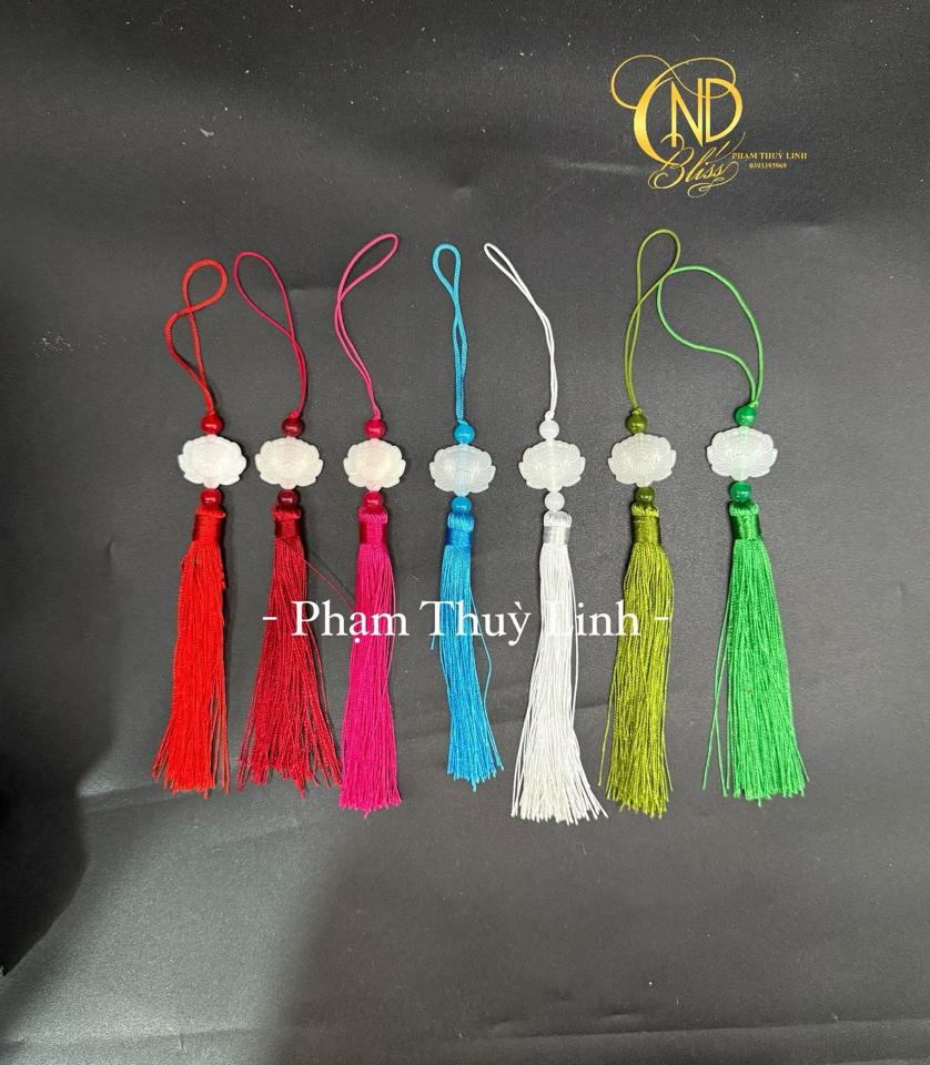 Dây tua Sen-duoc-ban-tai-Phạm Thuỳ Linh