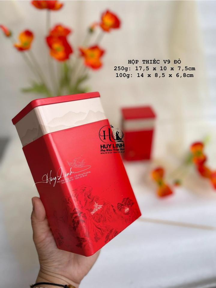 Hộp thiếc V9 ĐỎ-duoc-ban-tai-Phạm Thuỳ Linh