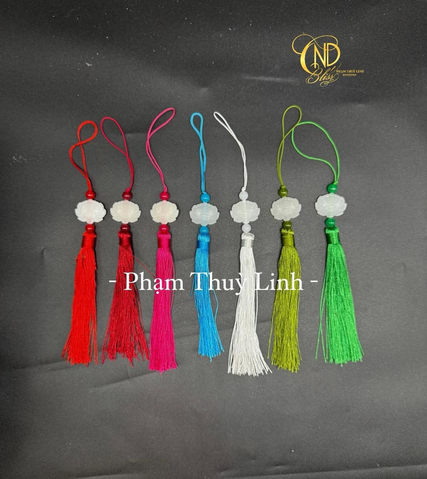 Dây tua Sen-duoc-ban-tai-Phạm Thuỳ Linh