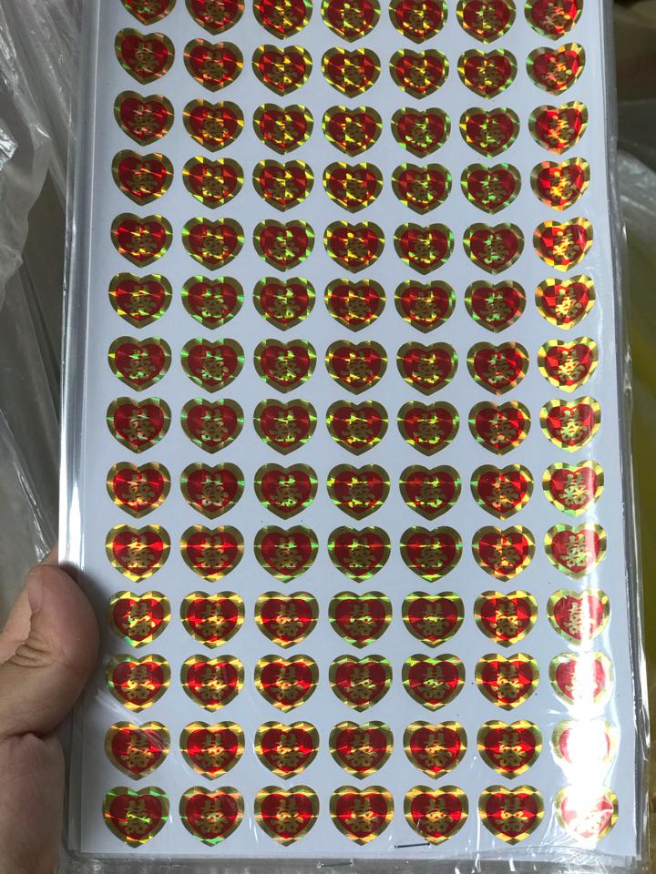 Hỷ Decal 98 tim dán cau-duoc-ban-tai-Phạm Thuỳ Linh