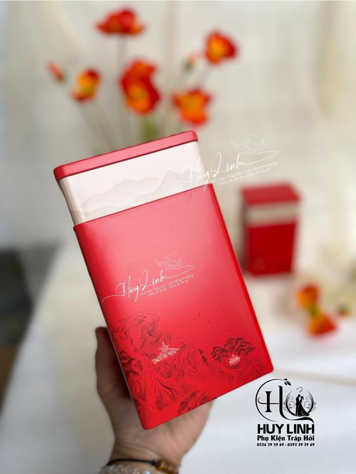 Hộp thiếc V9 ĐỎ-duoc-ban-tai-Phạm Thuỳ Linh