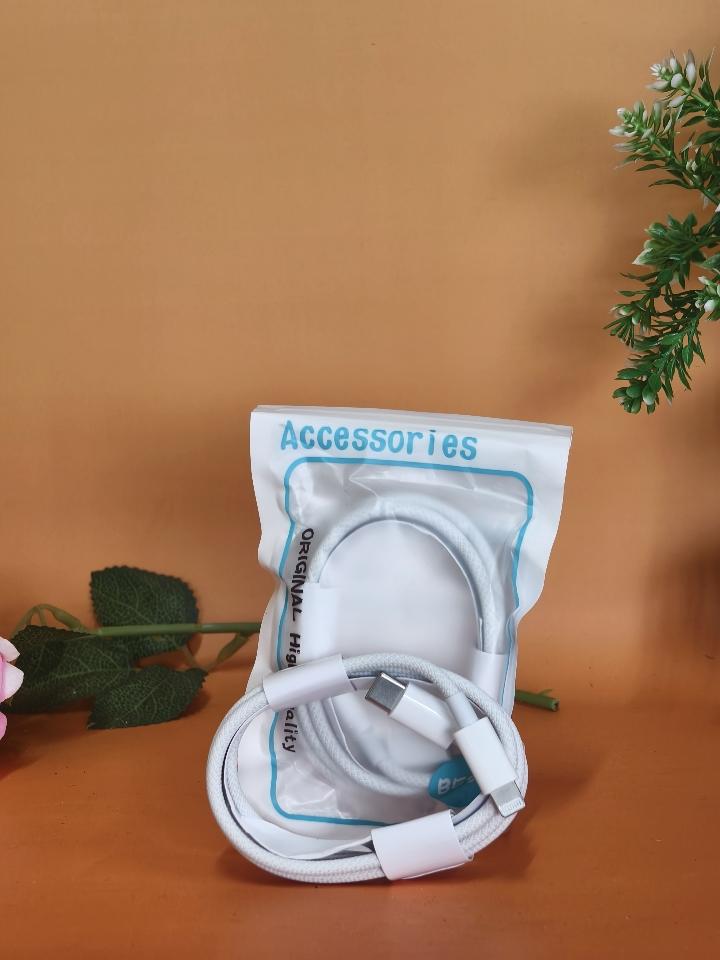 Dây dù sạc nhanh iPhone-duoc-ban-tai-Vinh Mobile