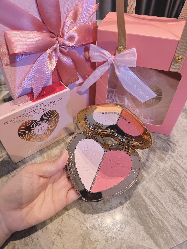 𝐌𝐚́ 𝐇𝐨̂̀𝐧𝐠 𝐂𝐡𝐚𝐫𝐥𝐨𝐭𝐭𝐞 𝐓𝐢𝐥𝐛𝐮𝐫𝐲 𝐏𝐢𝐥𝐥𝐨𝐰 𝐓𝐚𝐥𝐤 𝐁𝐞𝐚𝐮𝐭𝐲 𝐒𝐨𝐮𝐥𝐦𝐚𝐭𝐞𝐬 𝐀𝐢𝐫𝐛𝐫𝐮𝐬𝐡 𝐅𝐥𝐚𝐰𝐥𝐞𝐬𝐬 𝐅𝐢𝐧𝐢𝐬𝐡 𝐁𝐫𝐢𝐠𝐡𝐭𝐞𝐧𝐢𝐧𝐠 & 𝐁𝐥𝐮𝐬𝐡 𝐏𝐨𝐰𝐝𝐞𝐫 𝐏𝐚𝐥𝐞𝐭𝐭𝐞-duoc-ban-tai-0352842688