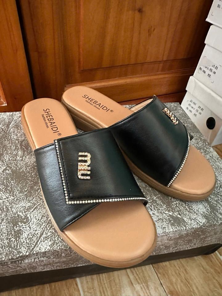 Dép Lê Đen Nữ-duoc-ban-tai-Shop giày Ốc - Giày Nữ Thời Trang