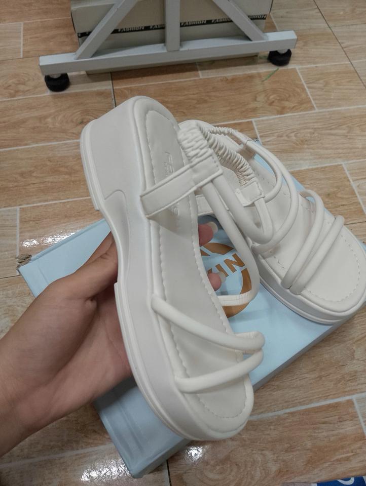 Sandal quai dây trắng-duoc-ban-tai-Shop giày Ốc - Giày Nữ Thời Trang