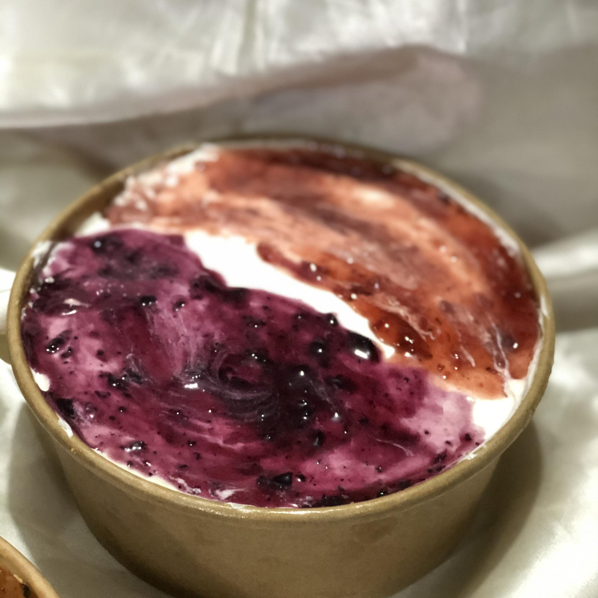Tiramisu Việt Quất Dâu Tây-duoc-ban-tai-Bếp Nhà Gió