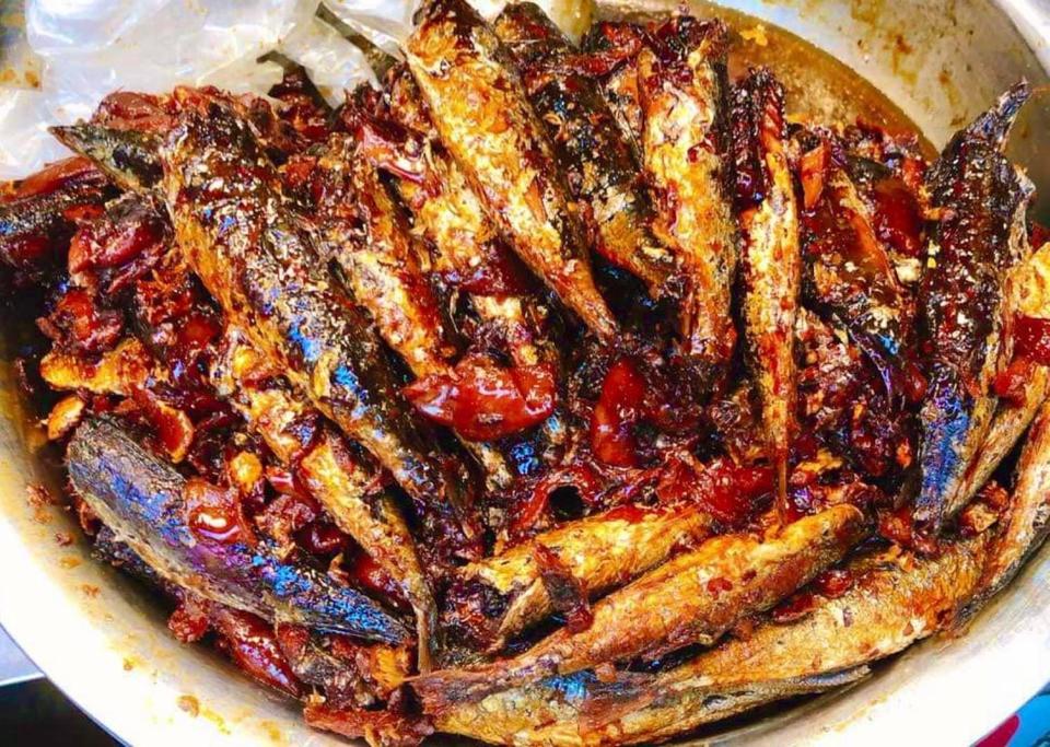 Cá nục kho Trinh hàng bè-duoc-ban-tai-Bếp Vị Bắc