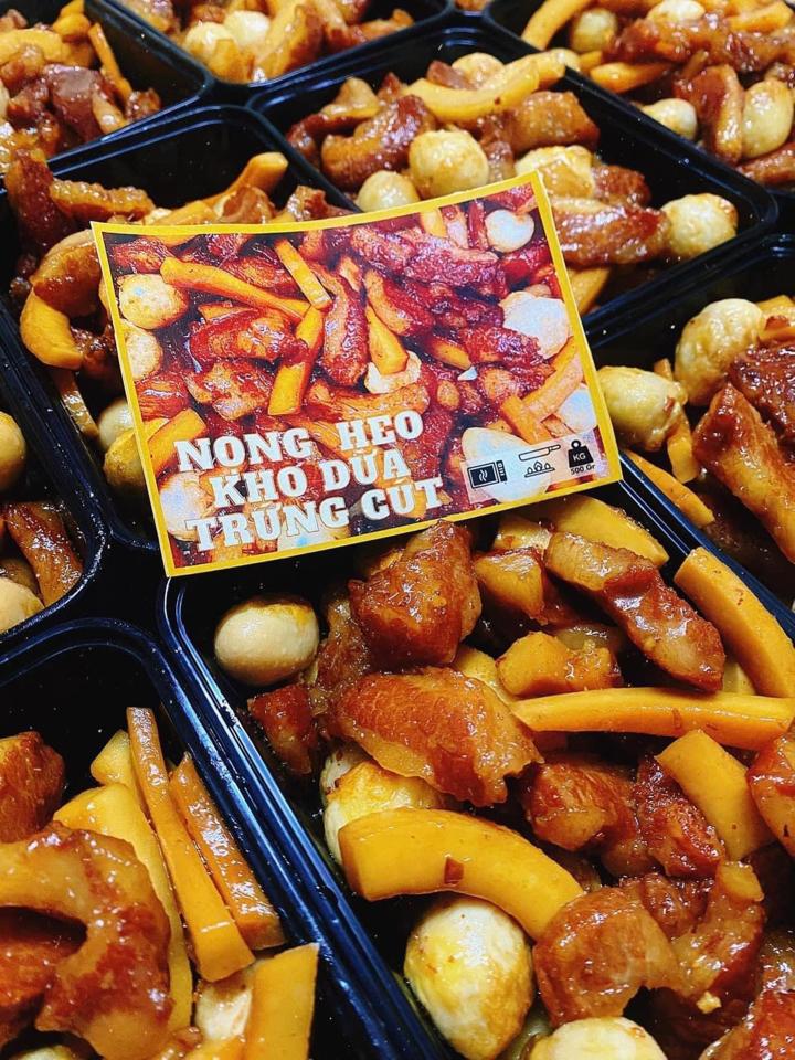 Nọng heo kho dừa trứng cút-duoc-ban-tai-Bếp Vị Bắc