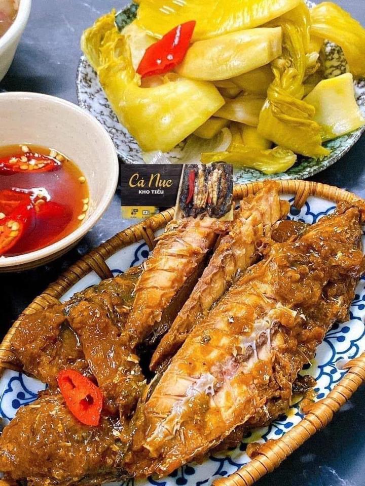 Cá nục kho tiêu-duoc-ban-tai-Bếp Vị Bắc