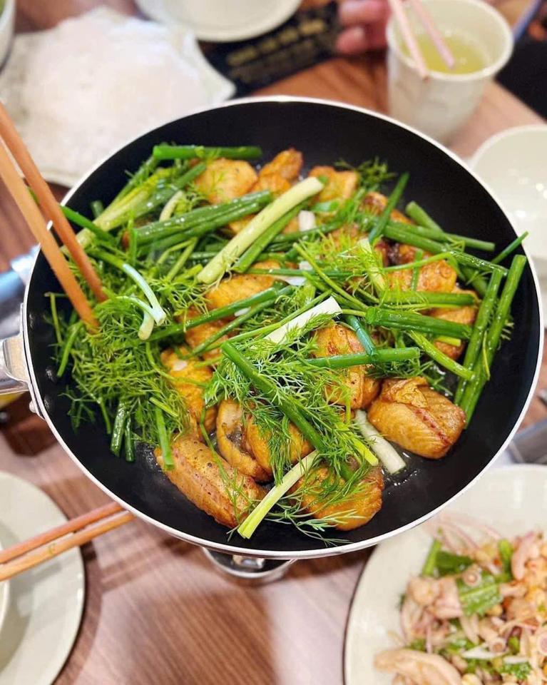 Chả cá lăng-duoc-ban-tai-Bếp Vị Bắc