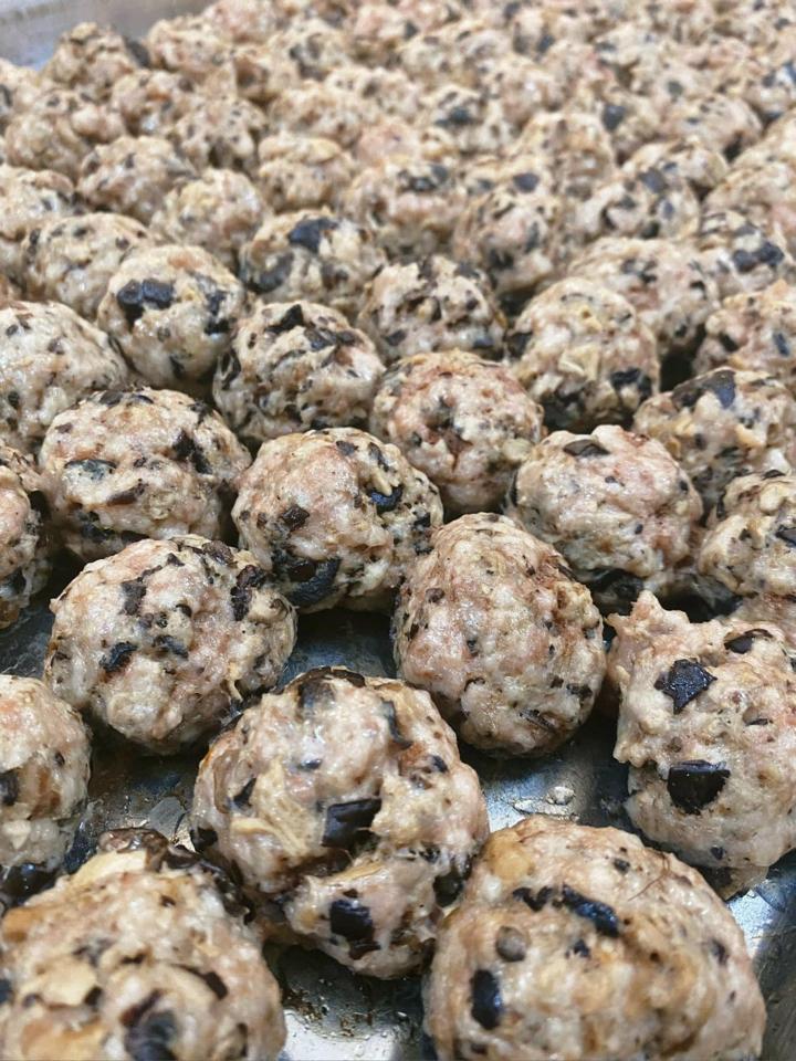 Mọc viên nấm hương-duoc-ban-tai-Bếp Vị Bắc