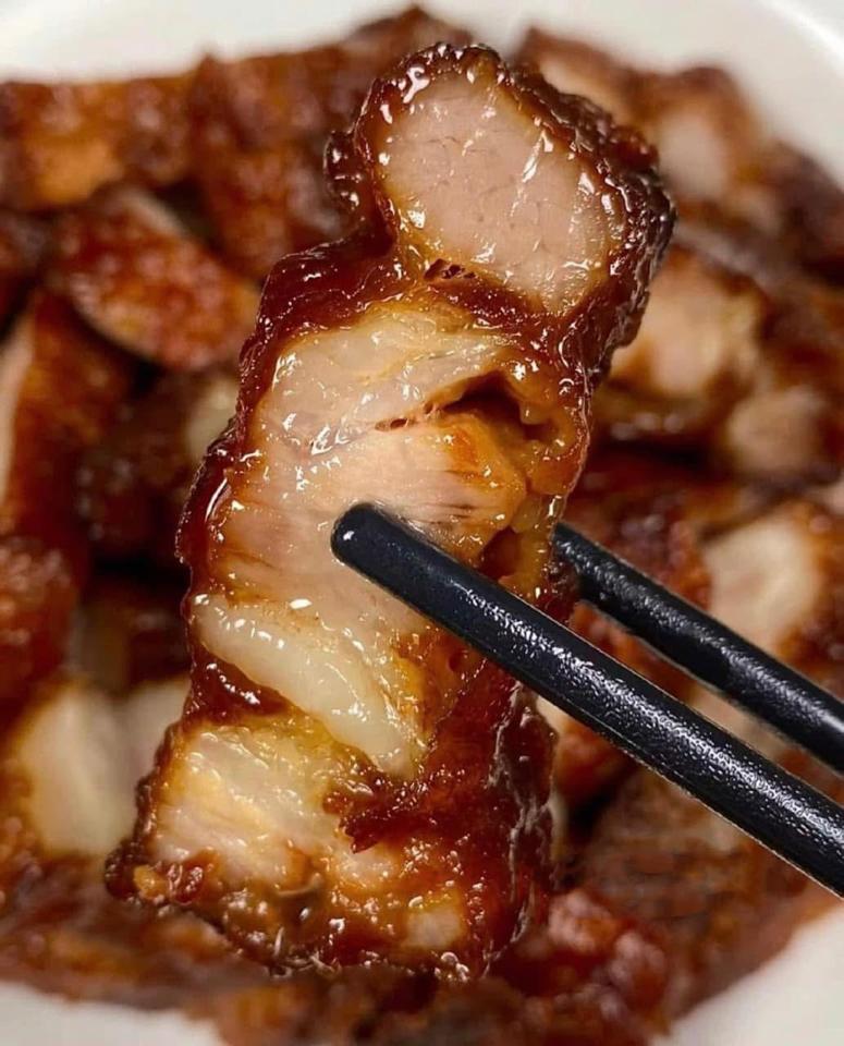 Ba rọi quay xá xíu-duoc-ban-tai-Bếp Vị Bắc