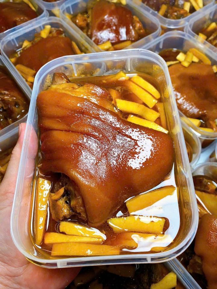 Chân giò kho Dừa-duoc-ban-tai-Bếp Vị Bắc