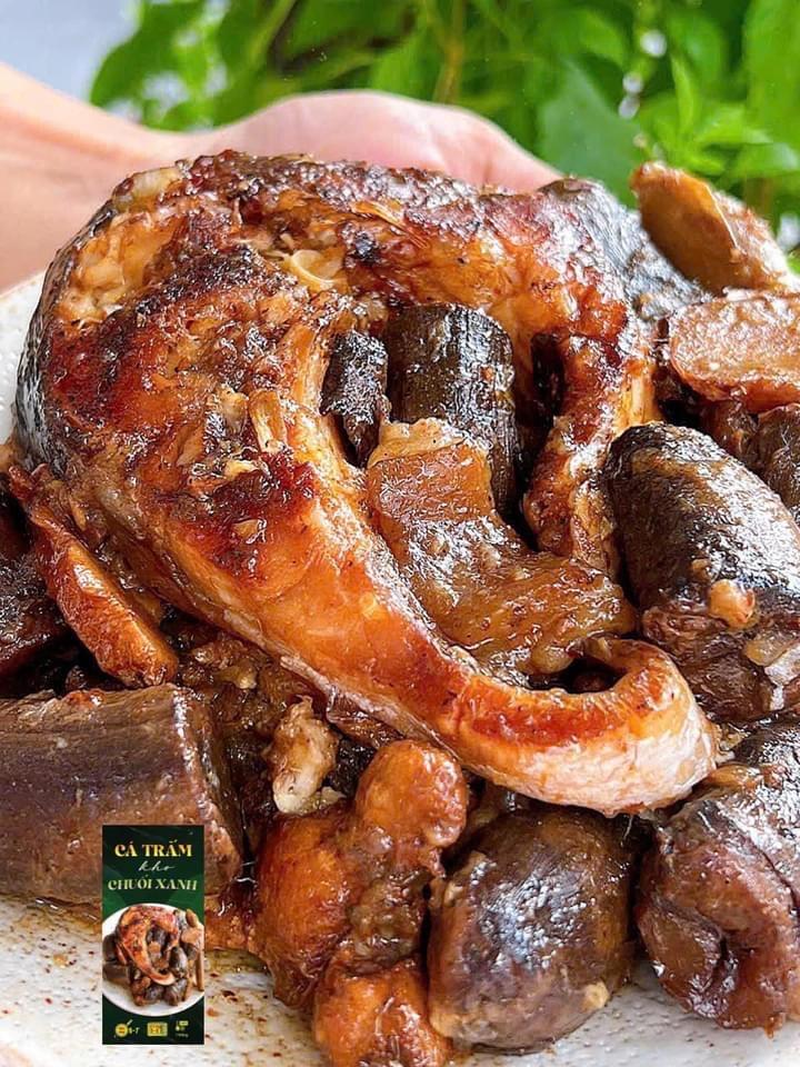 Cá trắm kho chuối xanh-duoc-ban-tai-Bếp Vị Bắc