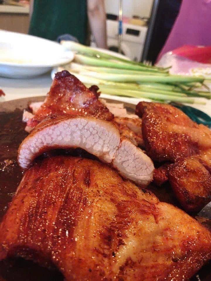 Xá xíu nọng heo-duoc-ban-tai-Bếp Vị Bắc