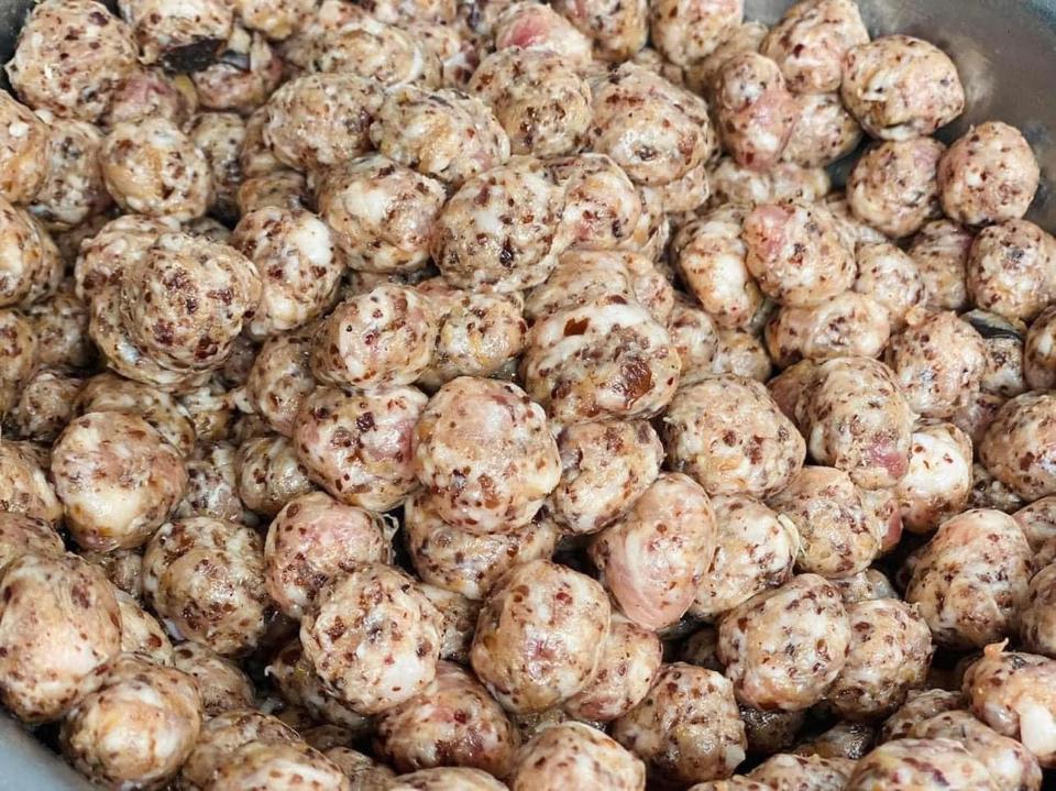 Mọc viên nấm hương-duoc-ban-tai-Bếp Vị Bắc