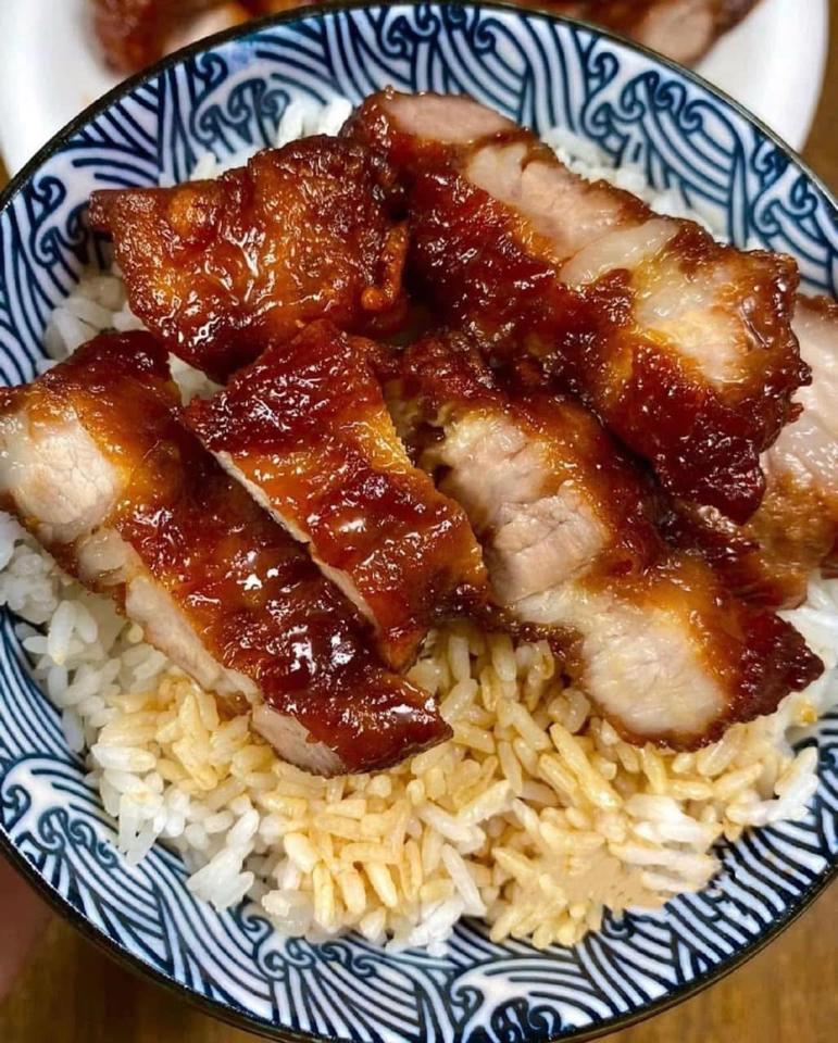 Ba rọi quay xá xíu-duoc-ban-tai-Bếp Vị Bắc