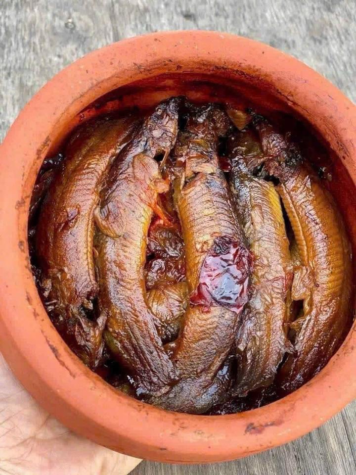 Cá trạch Trứng kho niêu-duoc-ban-tai-Bếp Vị Bắc
