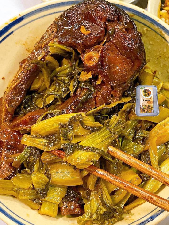 Cá trắm kho dưa-duoc-ban-tai-Bếp Vị Bắc
