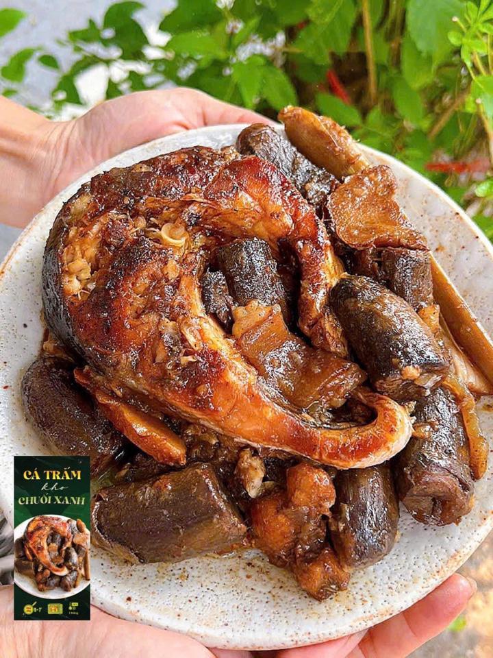 Cá trắm kho chuối xanh-duoc-ban-tai-Bếp Vị Bắc