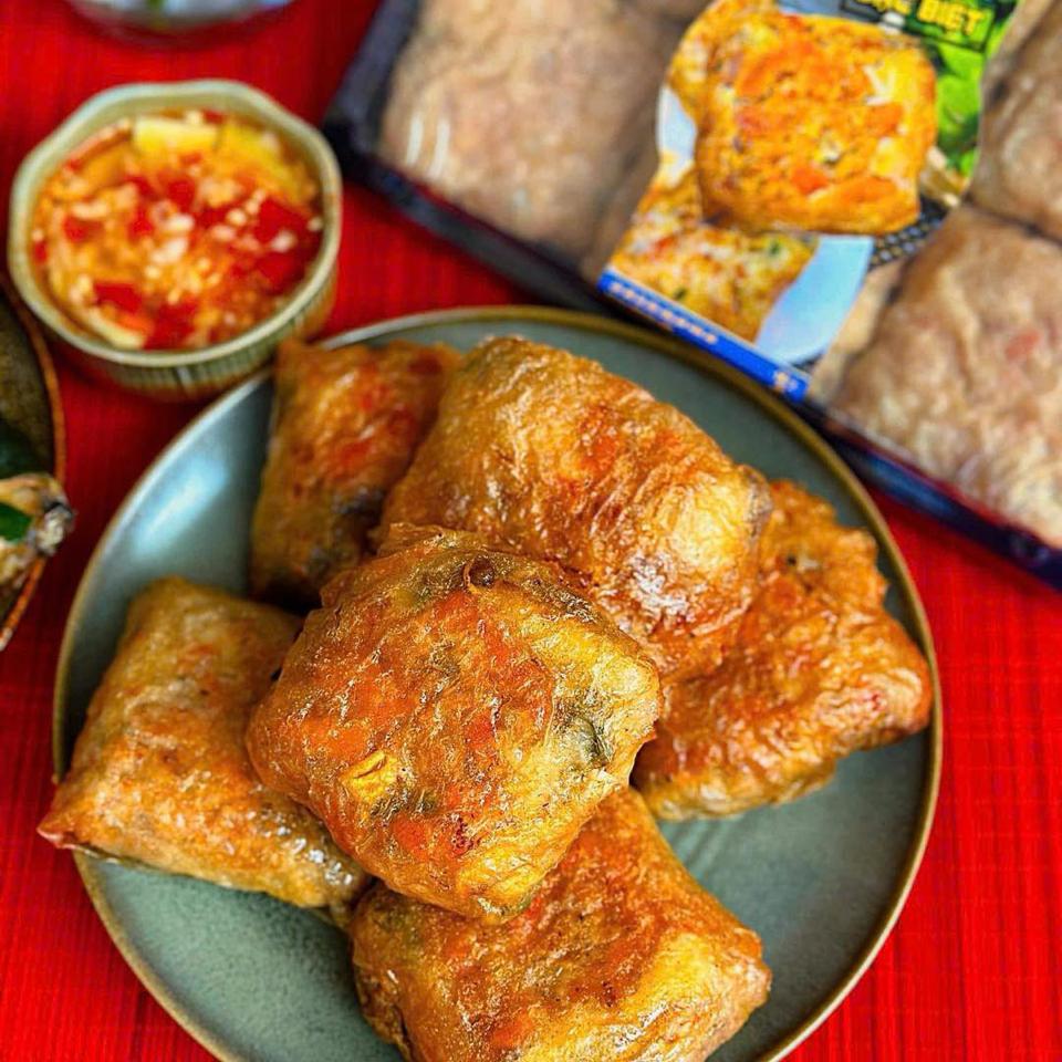 Nem Hải Sản gạch son-duoc-ban-tai-Bếp Vị Bắc