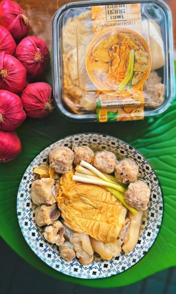 Canh măng móng sườn mọc-duoc-ban-tai-Bếp Vị Bắc