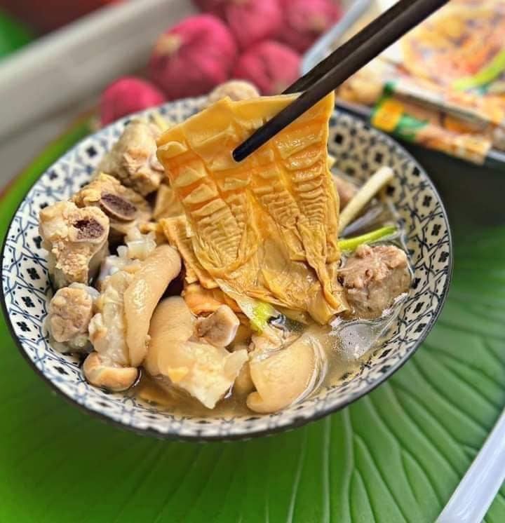 Canh măng móng sườn mọc-duoc-ban-tai-Bếp Vị Bắc