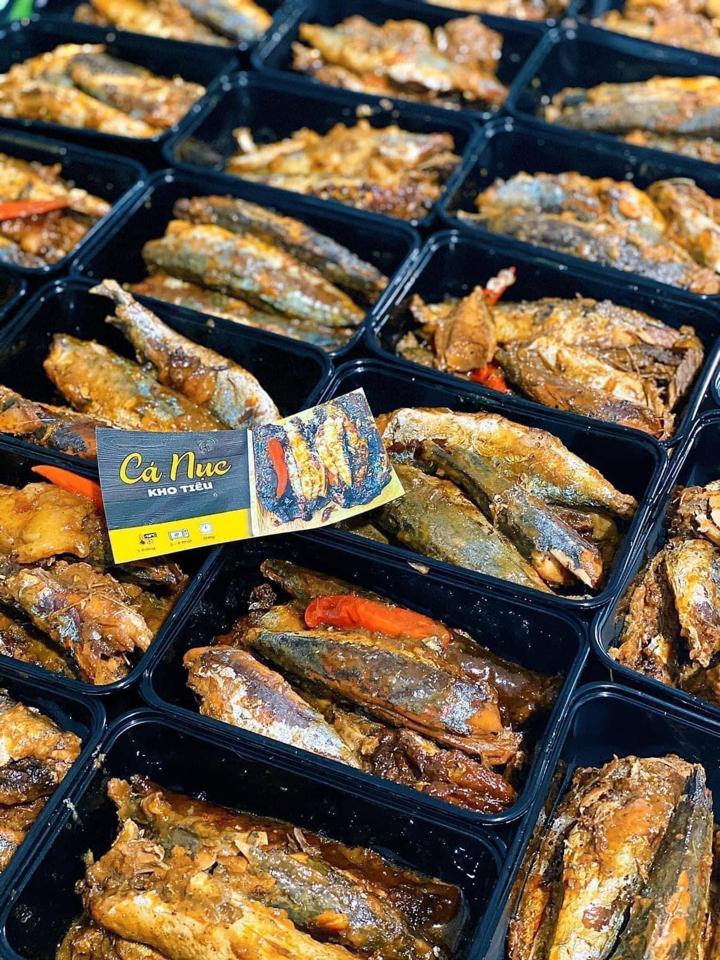 Cá nục kho tiêu-duoc-ban-tai-Bếp Vị Bắc